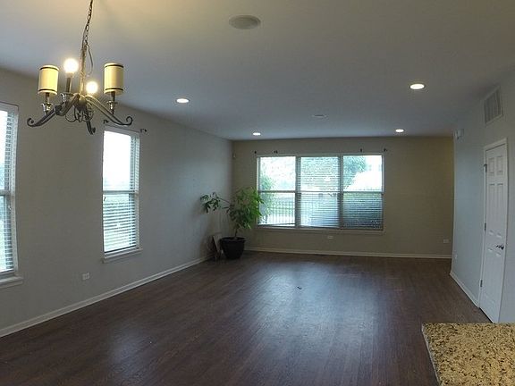 3rd image of 1122 N La Salle Dr