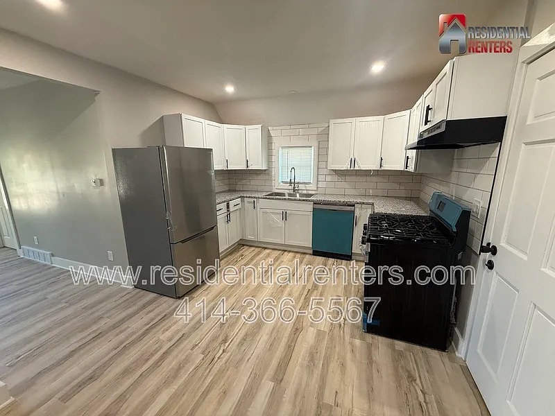 2 bed, 1.0 bath, 900 sqft, $1,395 — Photo 2