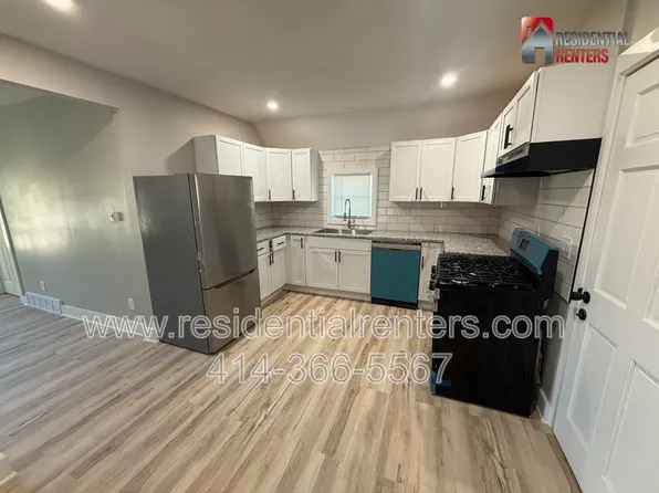 845 S 75th St #Ur, Milwaukee, WI 53214