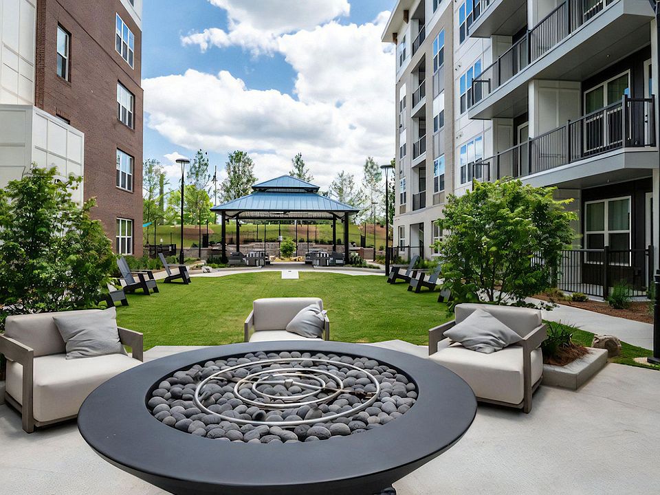 Open Courtyard with Grass Lawn, Fire Pit, and Outdoor Furniture