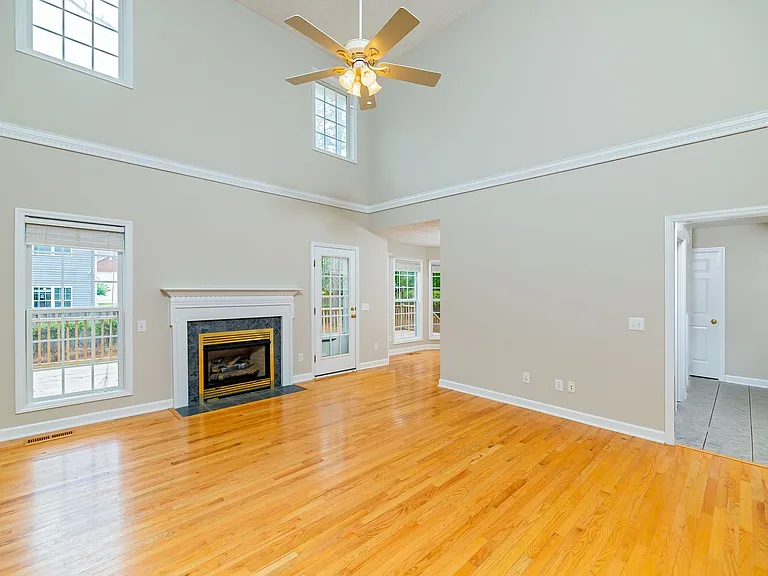 10 Hampshire Ln — Photo 14