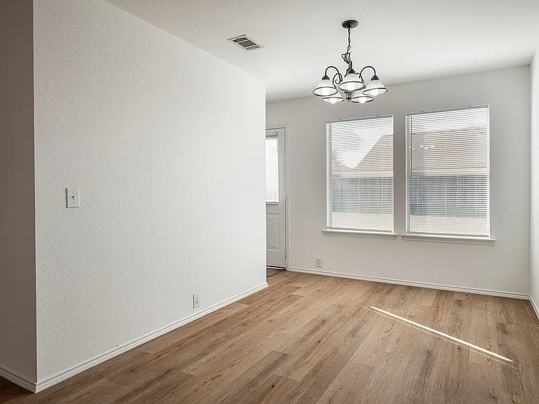 8924 King St — Photo 8