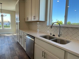 10425 Button Bush Dr, Franksville, WI 53126