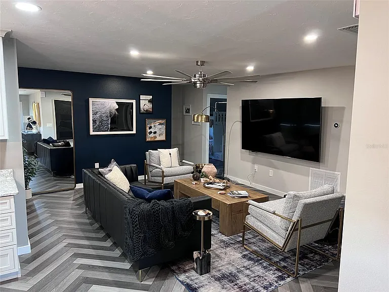 670 Coral Dr — Photo 5