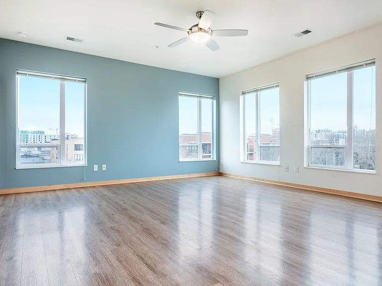 640 W Wilson St — Photo 3