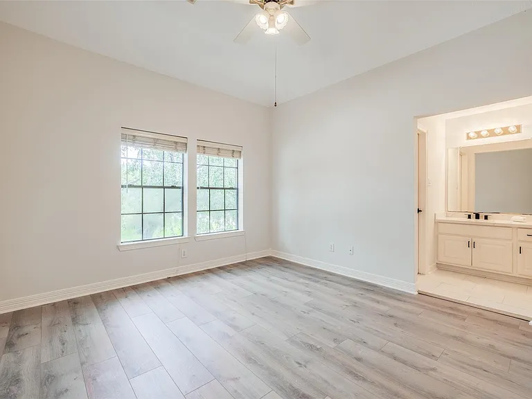 5706 Cielio Bay Ct — Photo 36