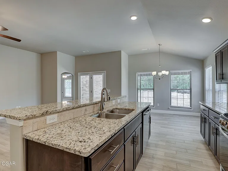 2632 S Lois Ln — Photo 6