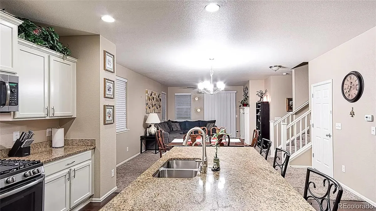 Building Photo - 20752 Park Hollow Dr