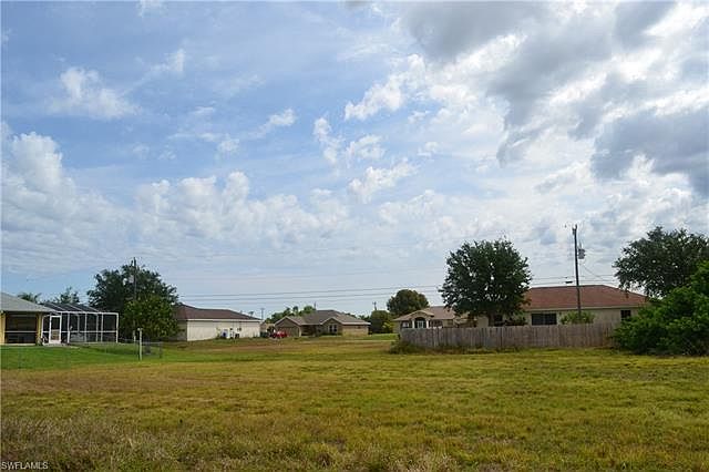 1st image of 463 NE 1st Pl