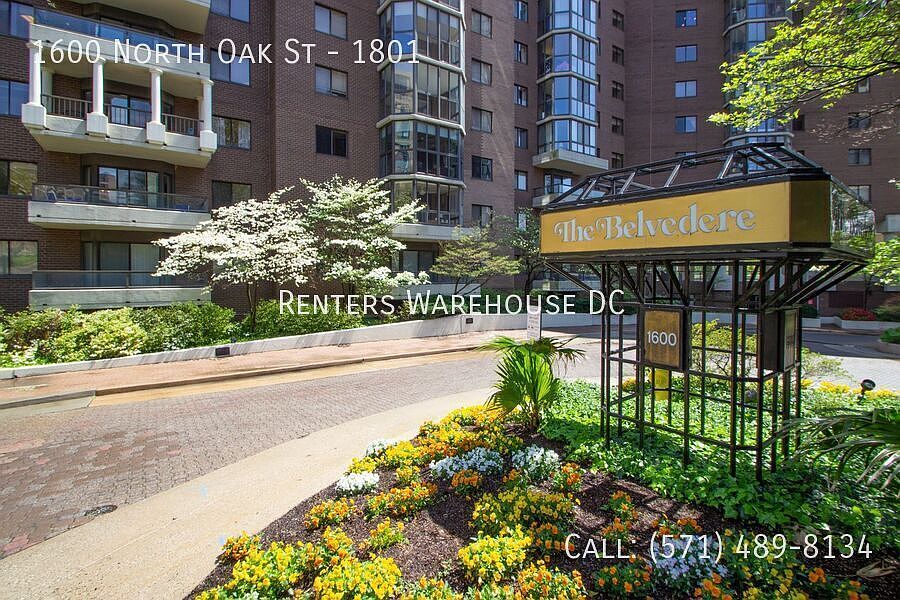 1st image of 1600 N Oak St APT 1801