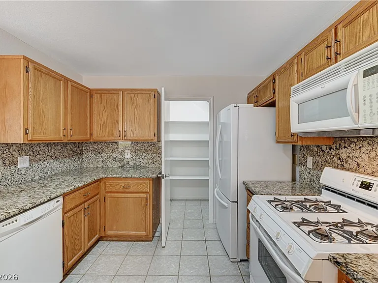 2920 Caressa Ct — Photo 24