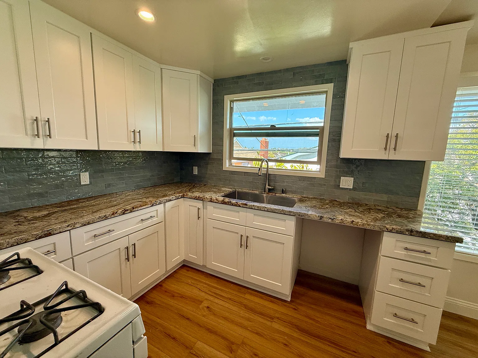 2 bed, 1100 sqft, $3,500 — Photo 3