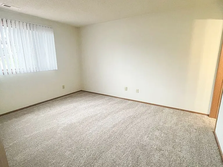 Vista Apartments — Photo 7
