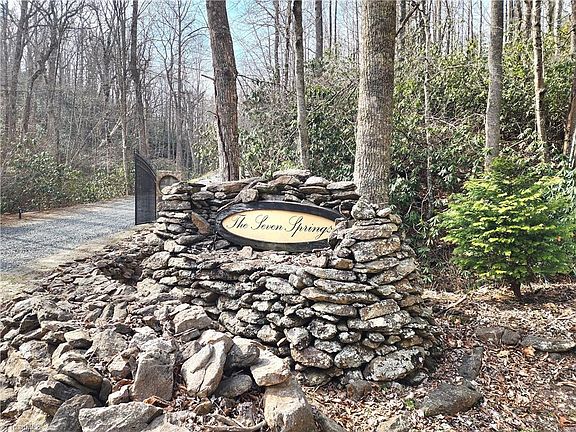 3rd image of 587 Seven Springs Pkwy