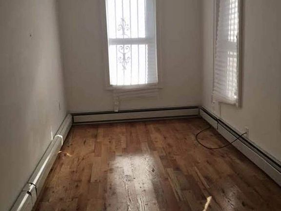 4th image of 294 Sumpter St Ste 1