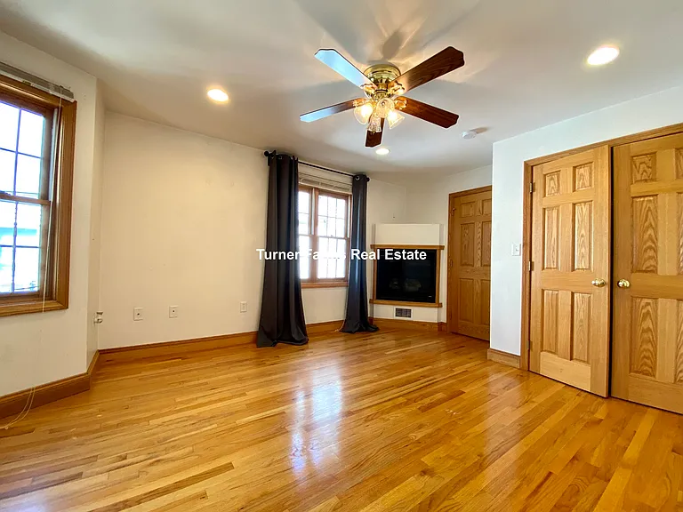241 W 3rd St #2A — Photo 17
