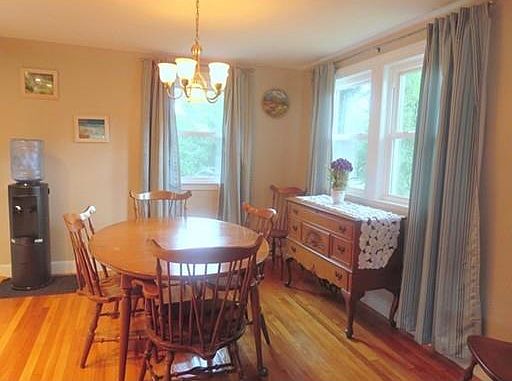 4th image of 90 Stevens Dr