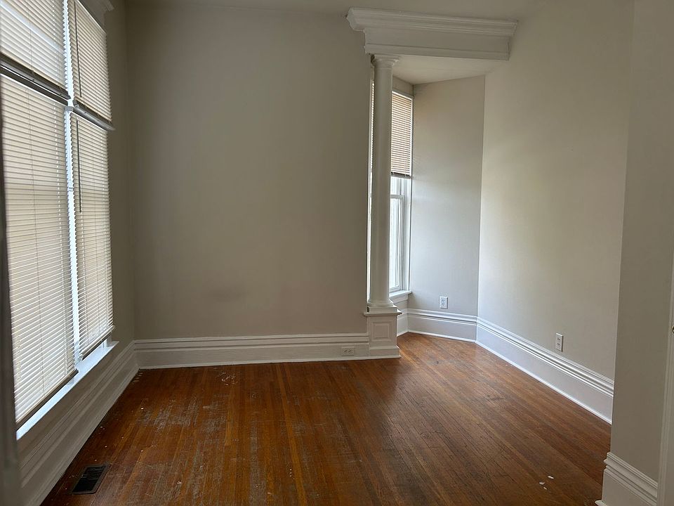1st image of 418-1 E Maxwell St #0