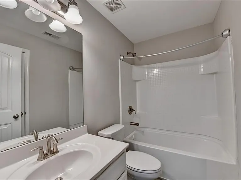 7245 Heritage Oak Ct — Photo 49