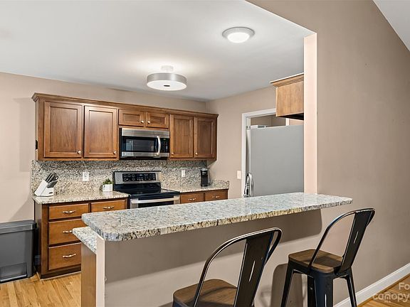 5th image of 4272 Pickering Dr