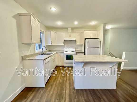 3rd image of 2442 Last Rd