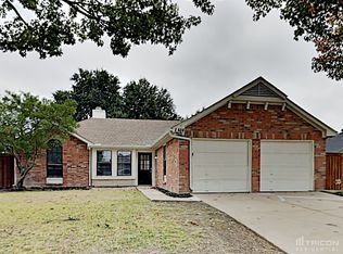 1414 Glenwillow Dr, Arlington, TX 76018