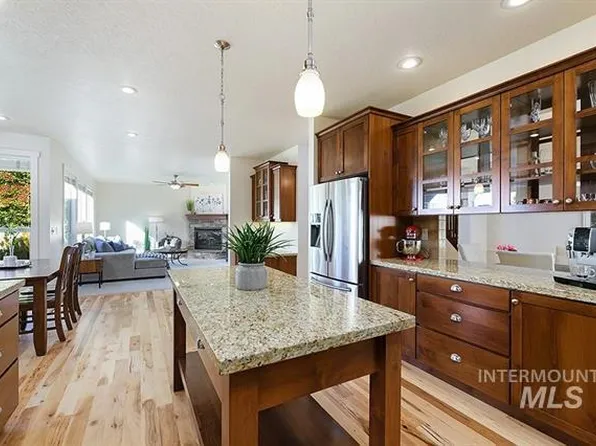 2517 E Mariposa Dr, Eagle, ID 83616
