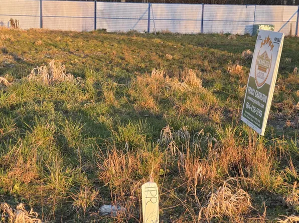 7493 198b St, Langley, BC V2Y 1S1