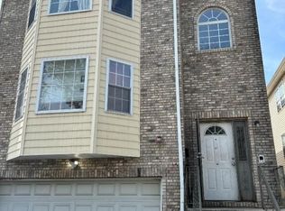 32 Hunter St, Newark, NJ 07114