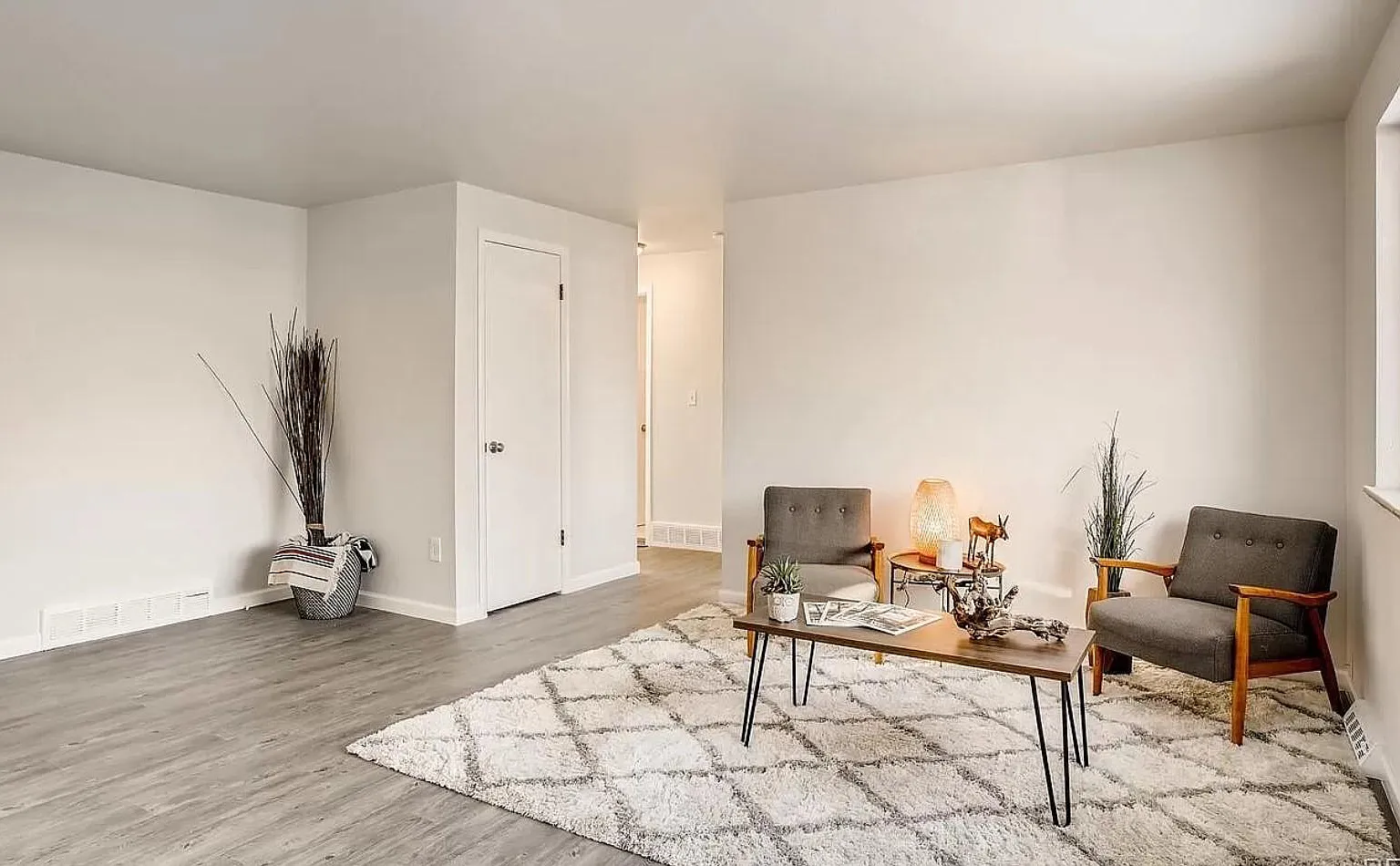 2 bed, 900 sqft, $2,000 — Photo 2