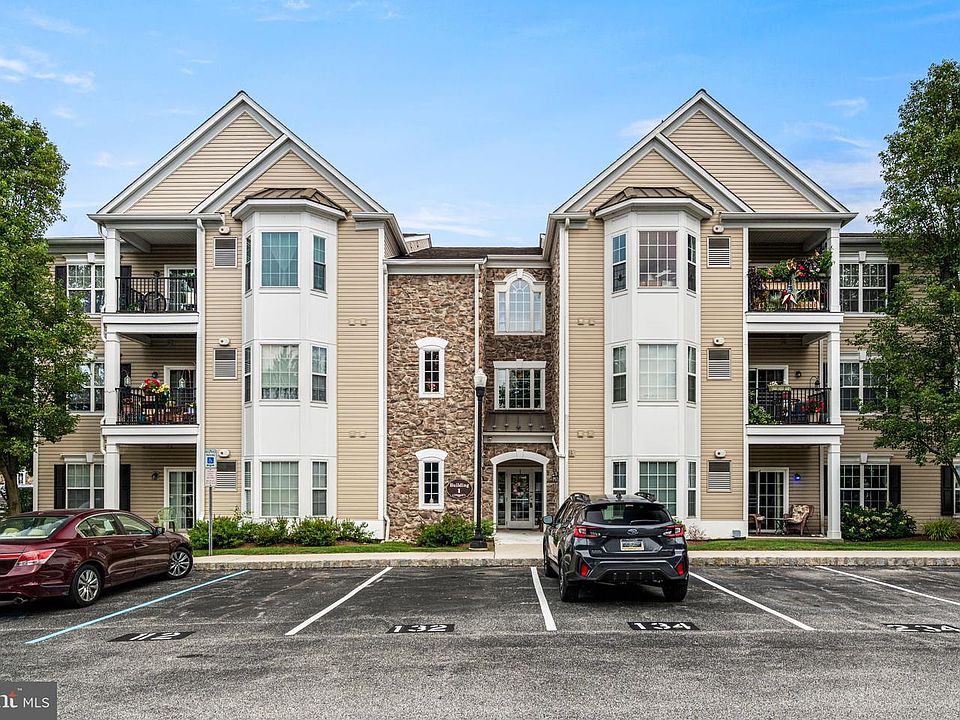 1st image of 113 E Creekside Dr #3