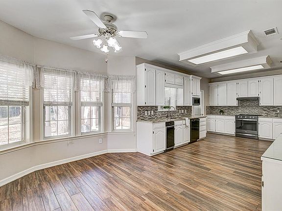 4th image of 3200 Glasgow Dr