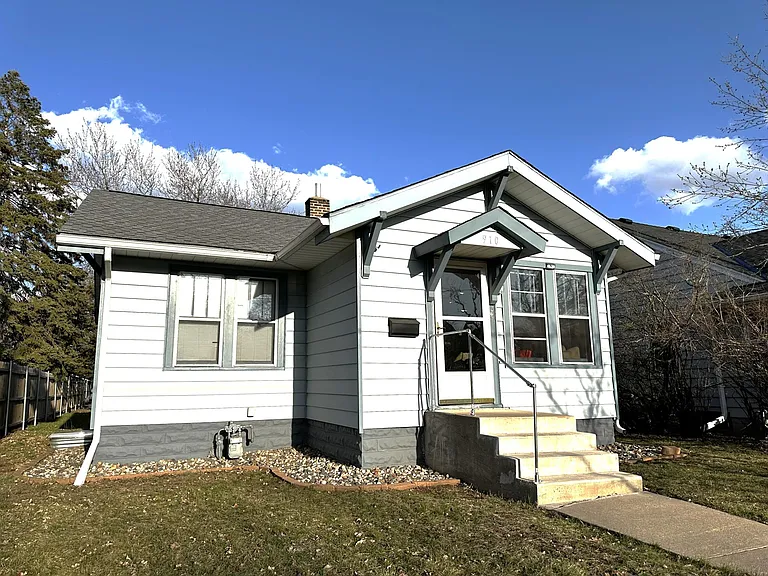 910 Aldine St — Photo 1