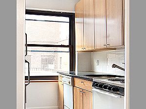 3rd image of 2 Tudor City Pl APT 10GN