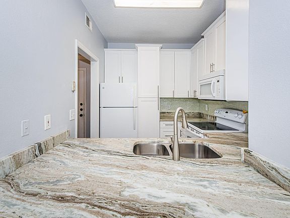 4th image of 800 S Dakota Ave APT 212