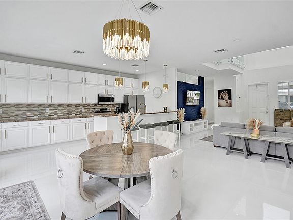 5th image of 121 SE 7th Avenue #121