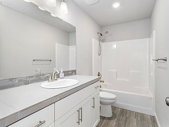 5th image of 6448 SE 22nd St