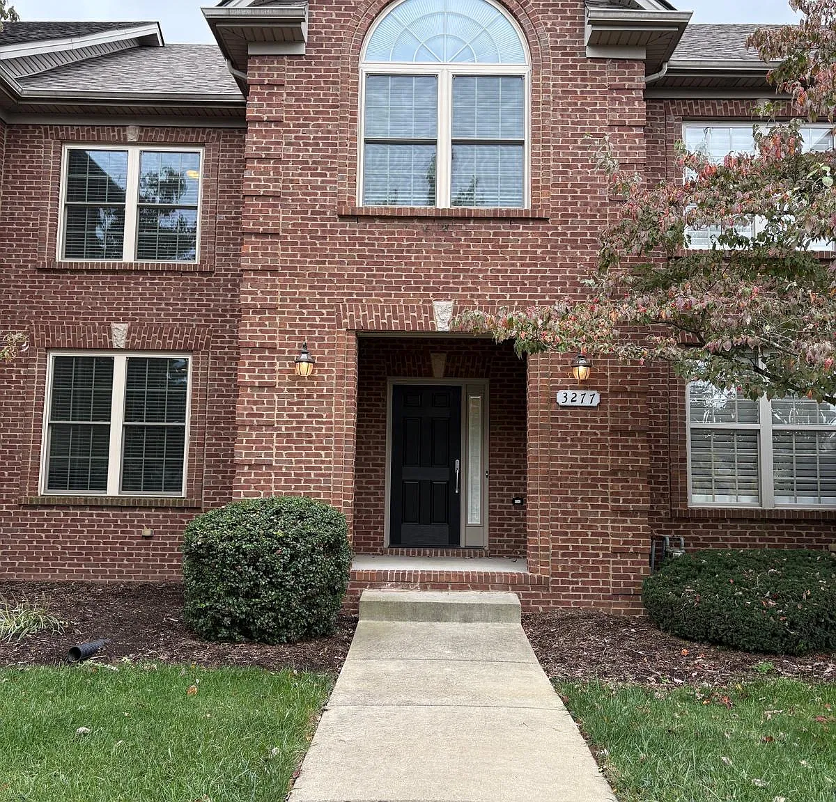 3 bed, 2.5 bath, 1878 sqft, $2,400 — Photo 1