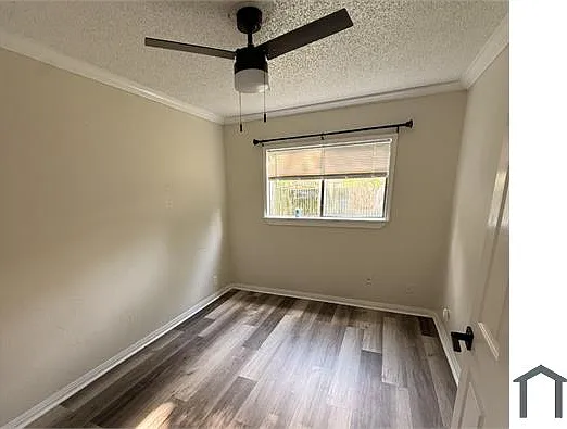 6215 Valley Pawn — Photo 9
