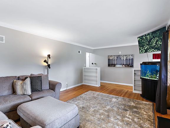 4th image of 2720 S 75th St