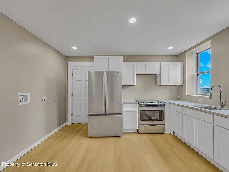 380 Scott St #3 — Photo 6