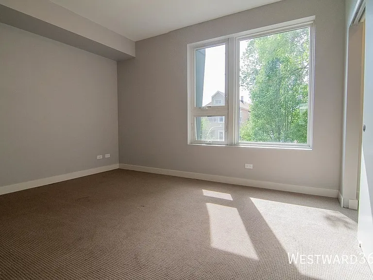 2651 N Hamlin Ave #20 — Photo 12