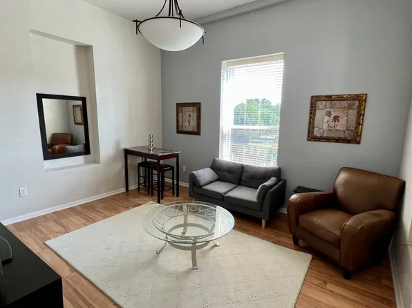 605 Bluff St, Dubuque, IA