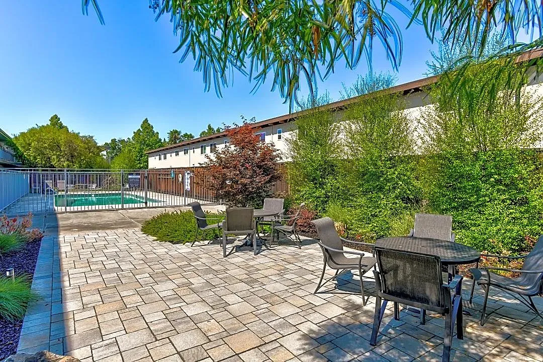 Virtually Staged - 3101 Middlefield Rd #12