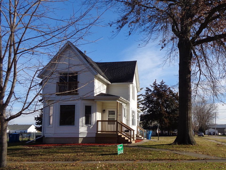 1st image of 801 2nd Ave