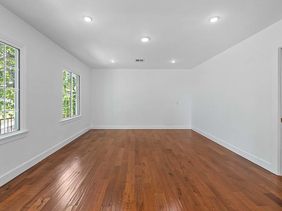 5th image of 4733 Ambrose Ave