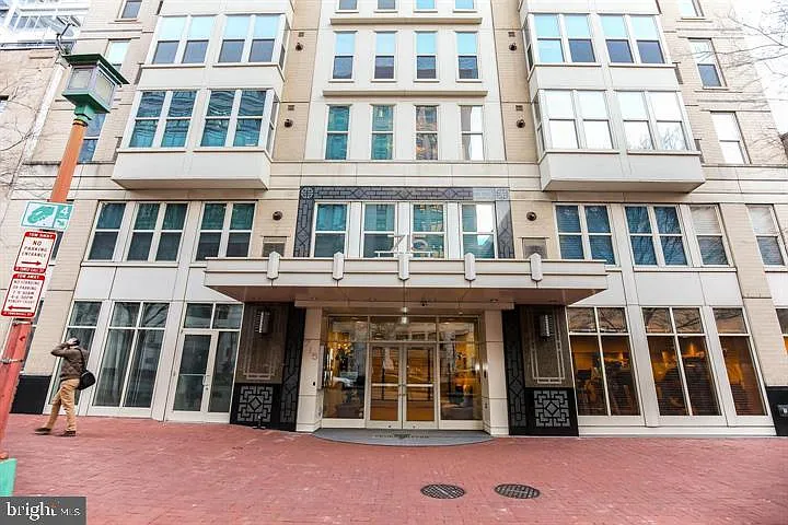 715 6th St NW #402 — Photo 37