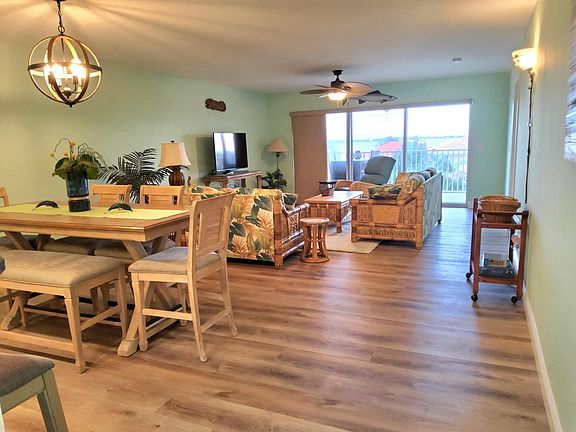 5th image of 561 Casa Bella Dr Unit 302