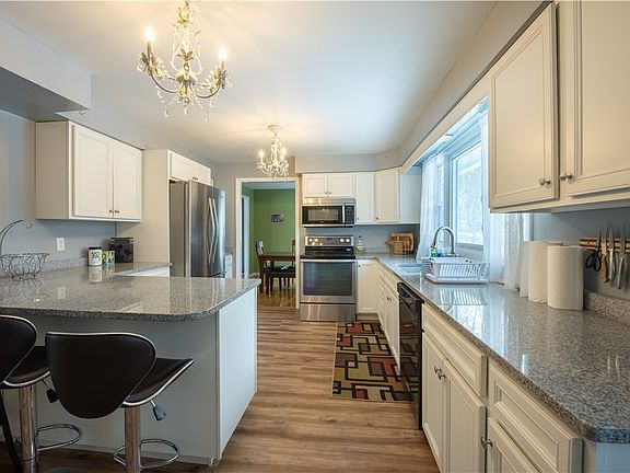 2nd image of 18 Highland Cres
