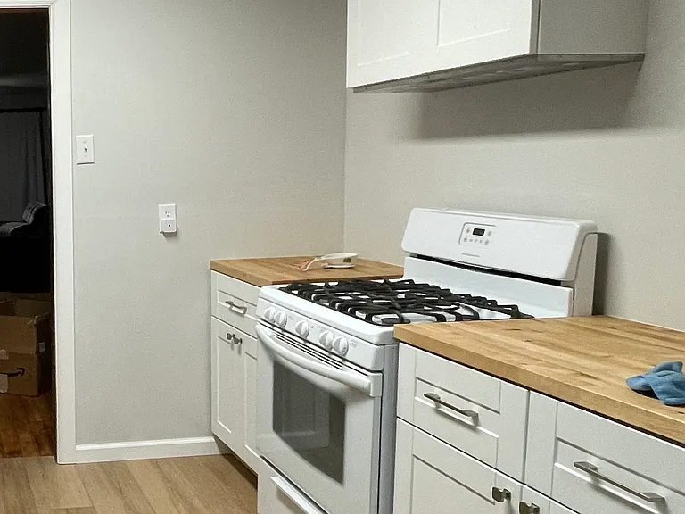 710 Clinton St — Photo 3